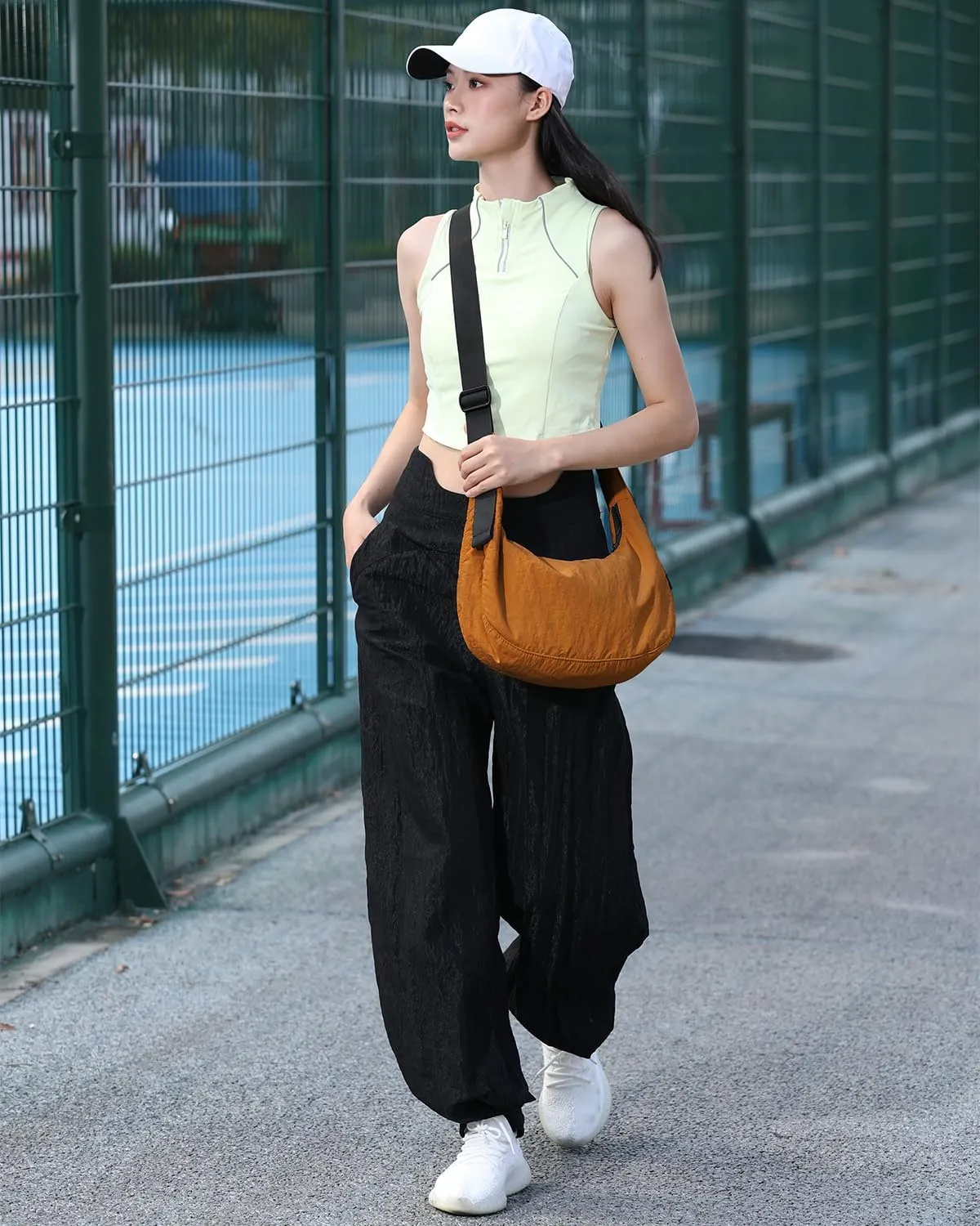 Iioscre Medium Crossbody Crescent Bag for Women Men Trendy, Nylon Crossbody Hobo Bag with Adjustable Strap and Inner Pockets.