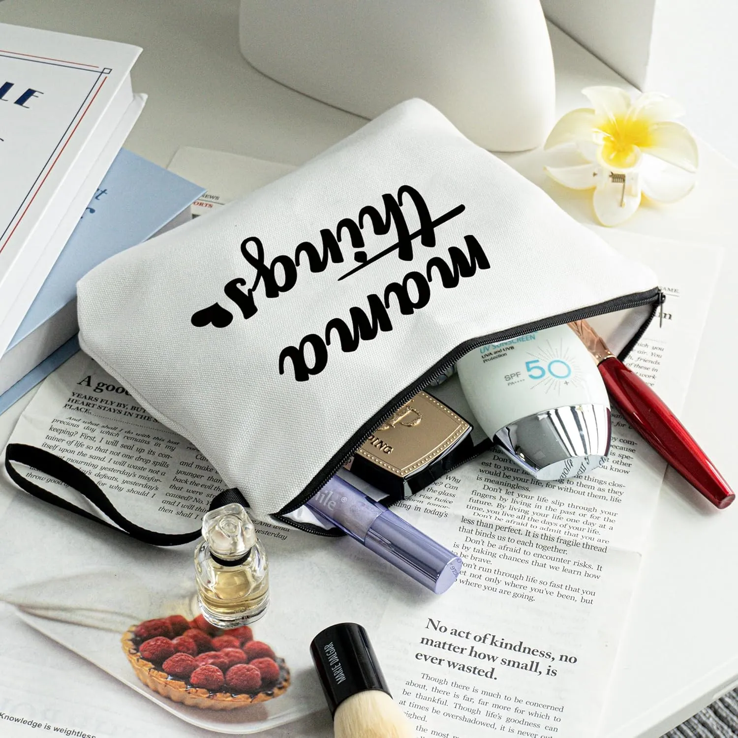 METALPHA Cute Makeup Bag for Mom Zipper Canvas Make Up Bag Gifts for Mom Large Pencil Pouch Bag with Wrist Strap, Mama Things Cosmetic Bags Makeup Pouch